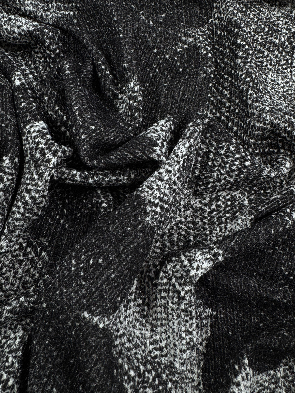 Textured  Knit - Noir Flora - 150cm