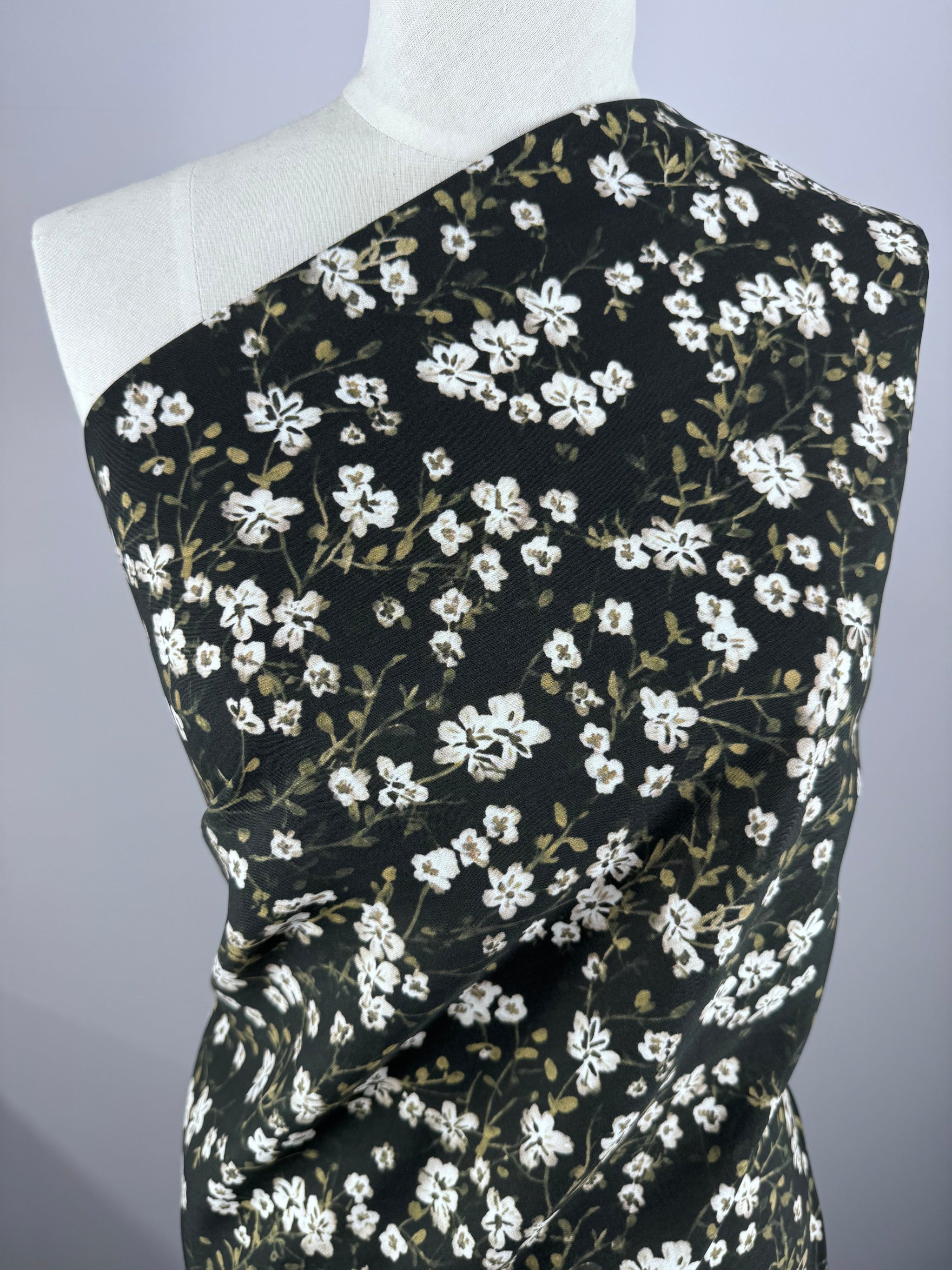Silkyfall rayon - Starlight Ditsy - 150cm