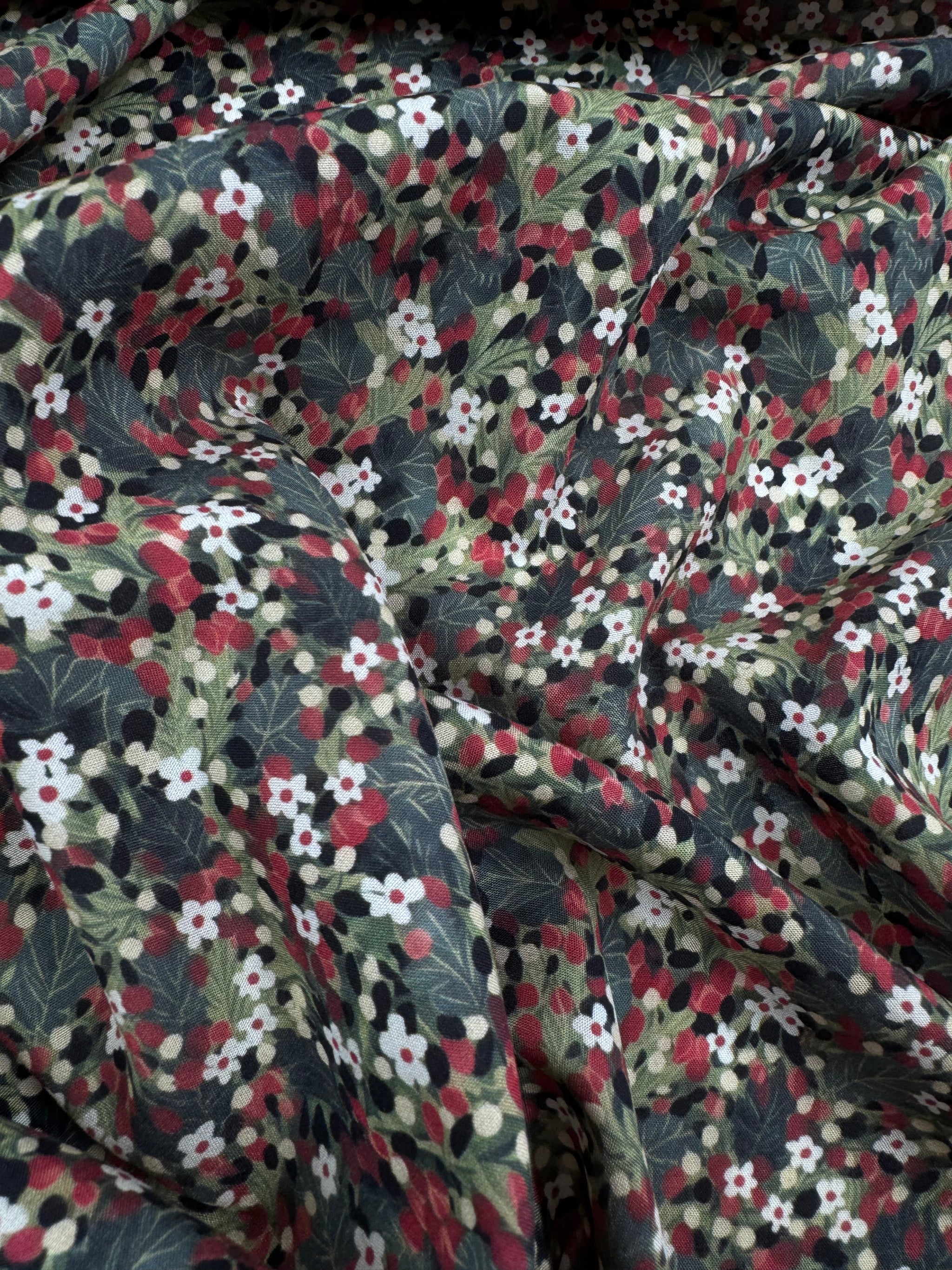 Silkyfall rayon - Wildwood Ditsy - 150cm