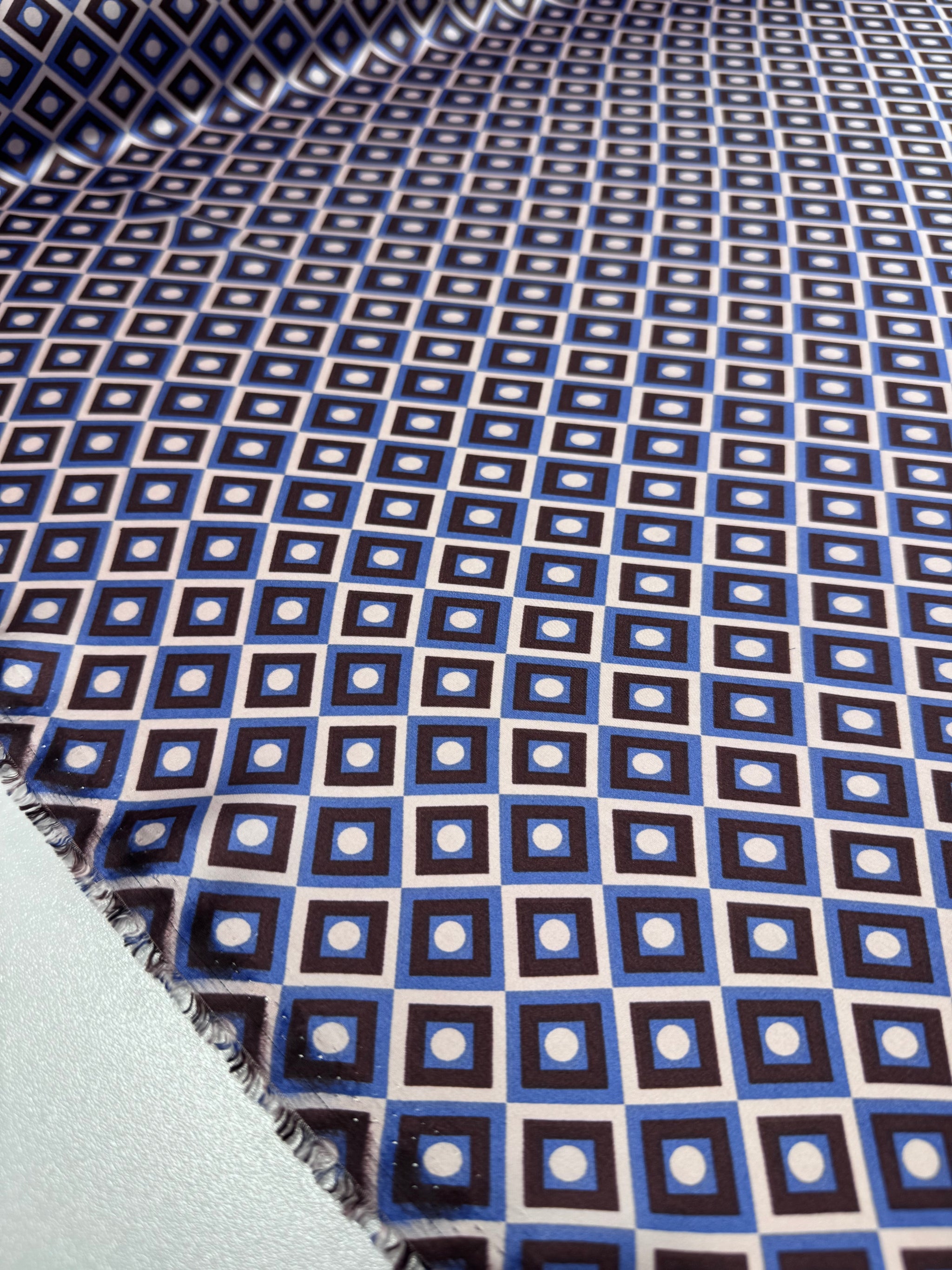 Silky Satin - Bronze mosaic - 148cm