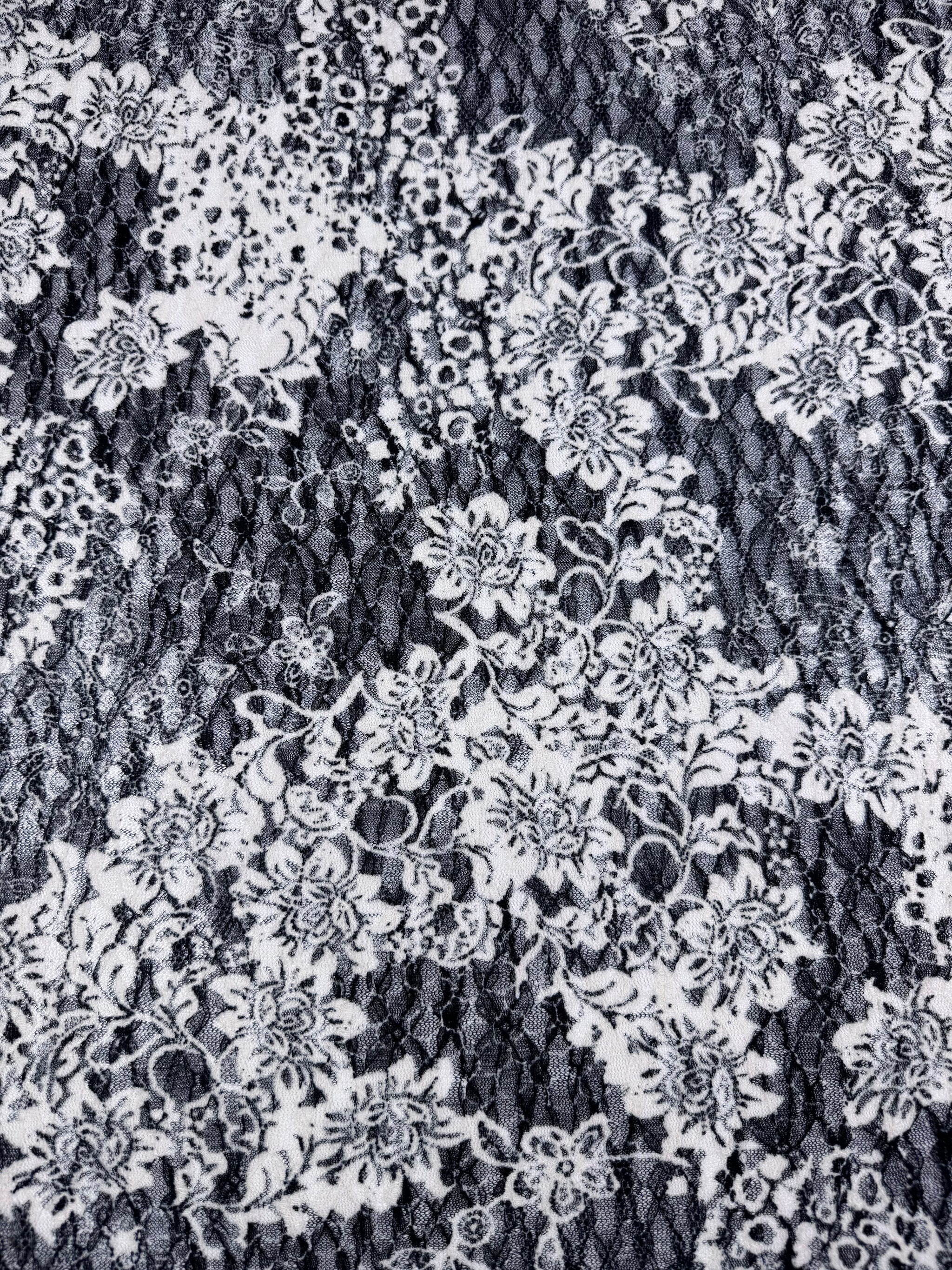 Designer Lace - Noir Garden - 135cm