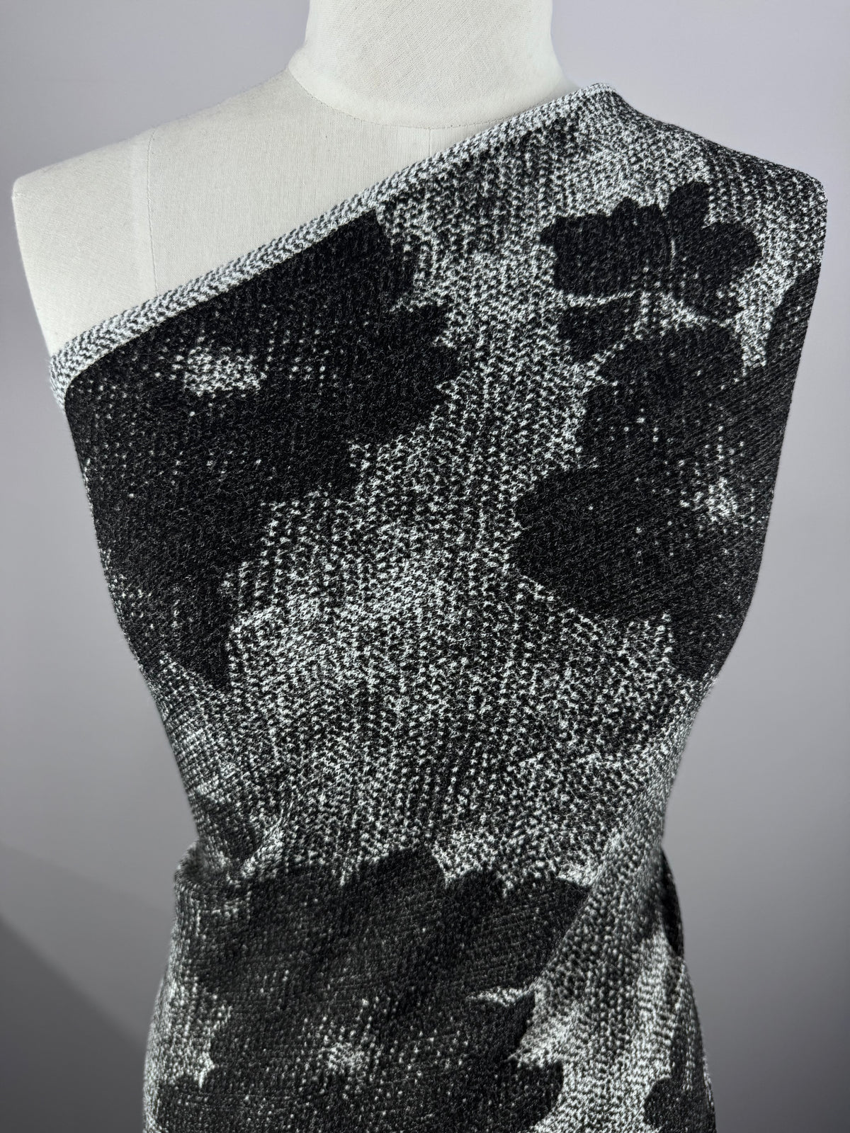Textured  Knit - Noir Flora - 150cm
