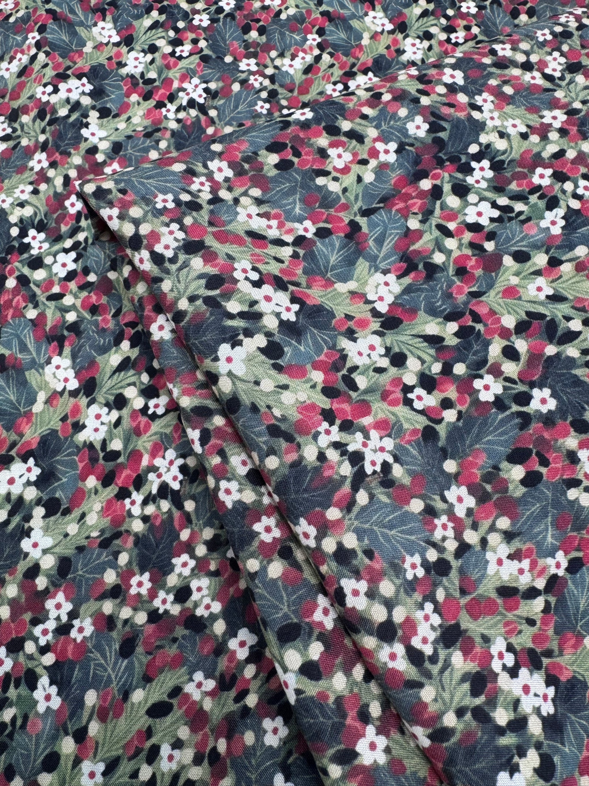 Silkyfall rayon - Wildwood Ditsy - 150cm