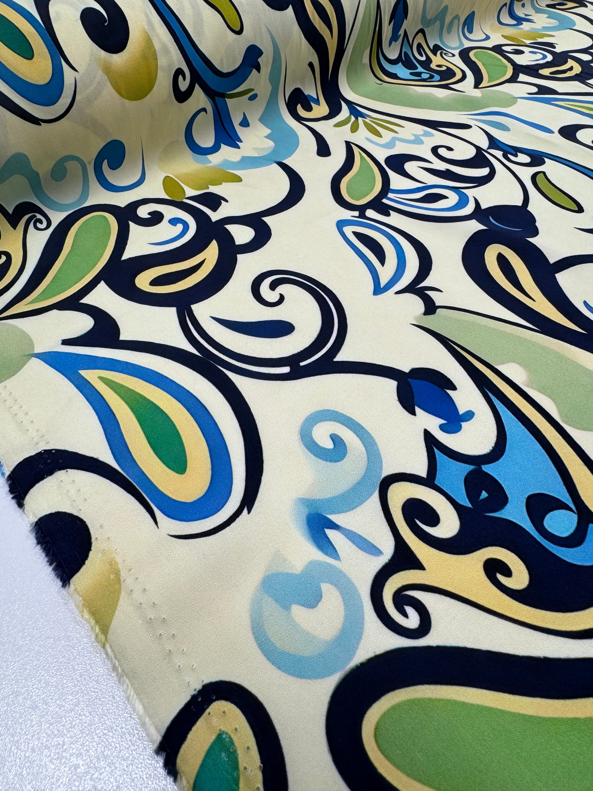 Silkyfall rayon
 - Paisley Tied - 145cm