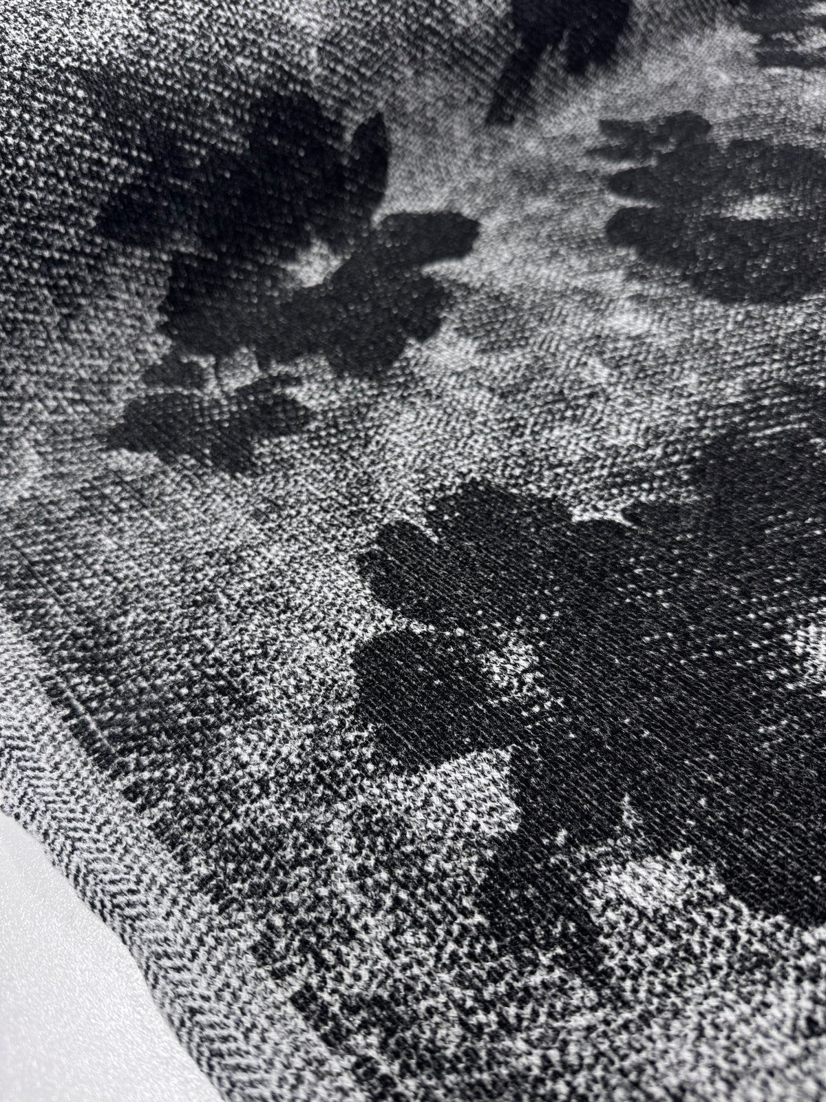 Textured  Knit - Noir Flora - 150cm