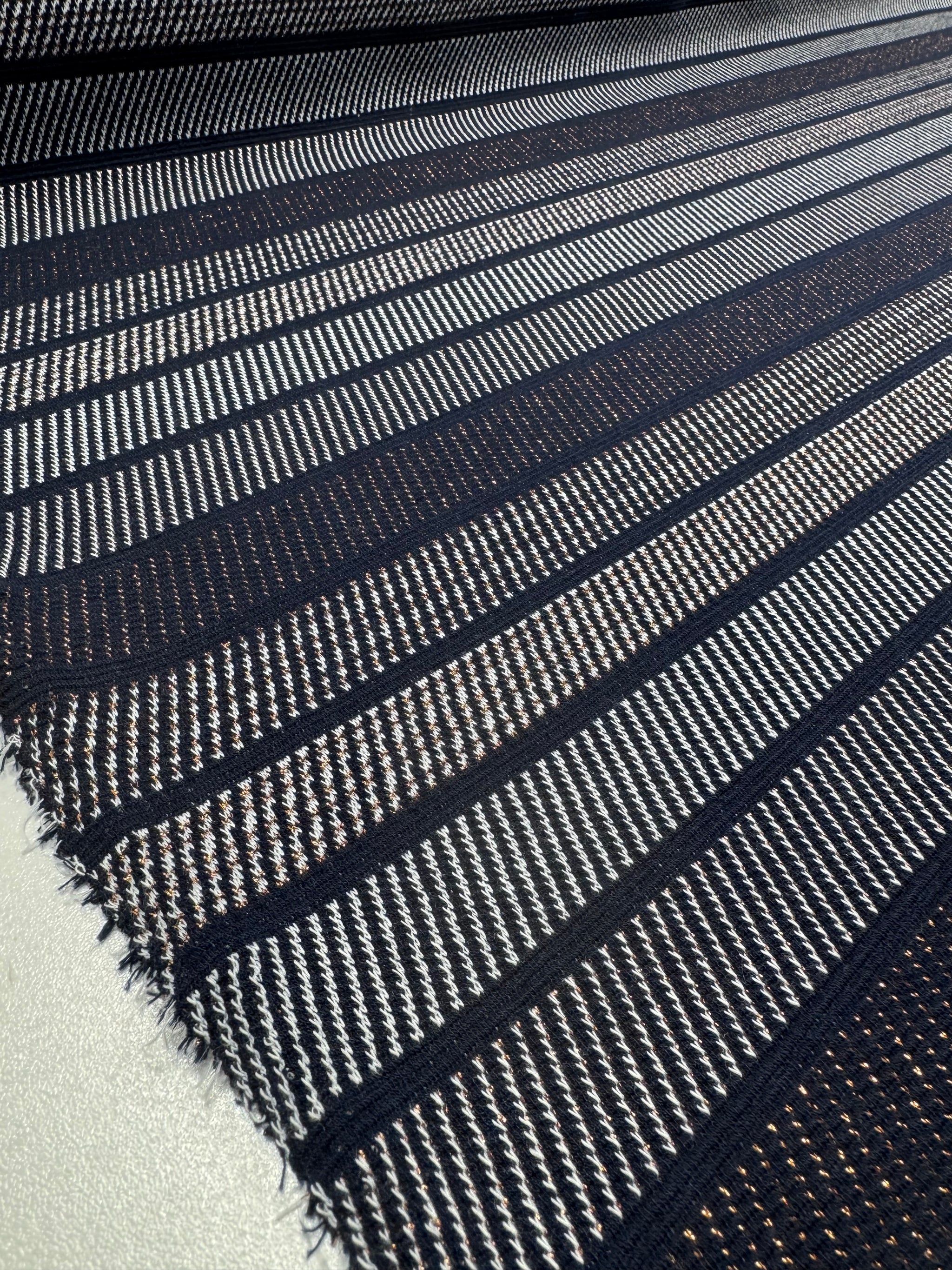 Textured Knit - Metallic knit - 145cm 150cm