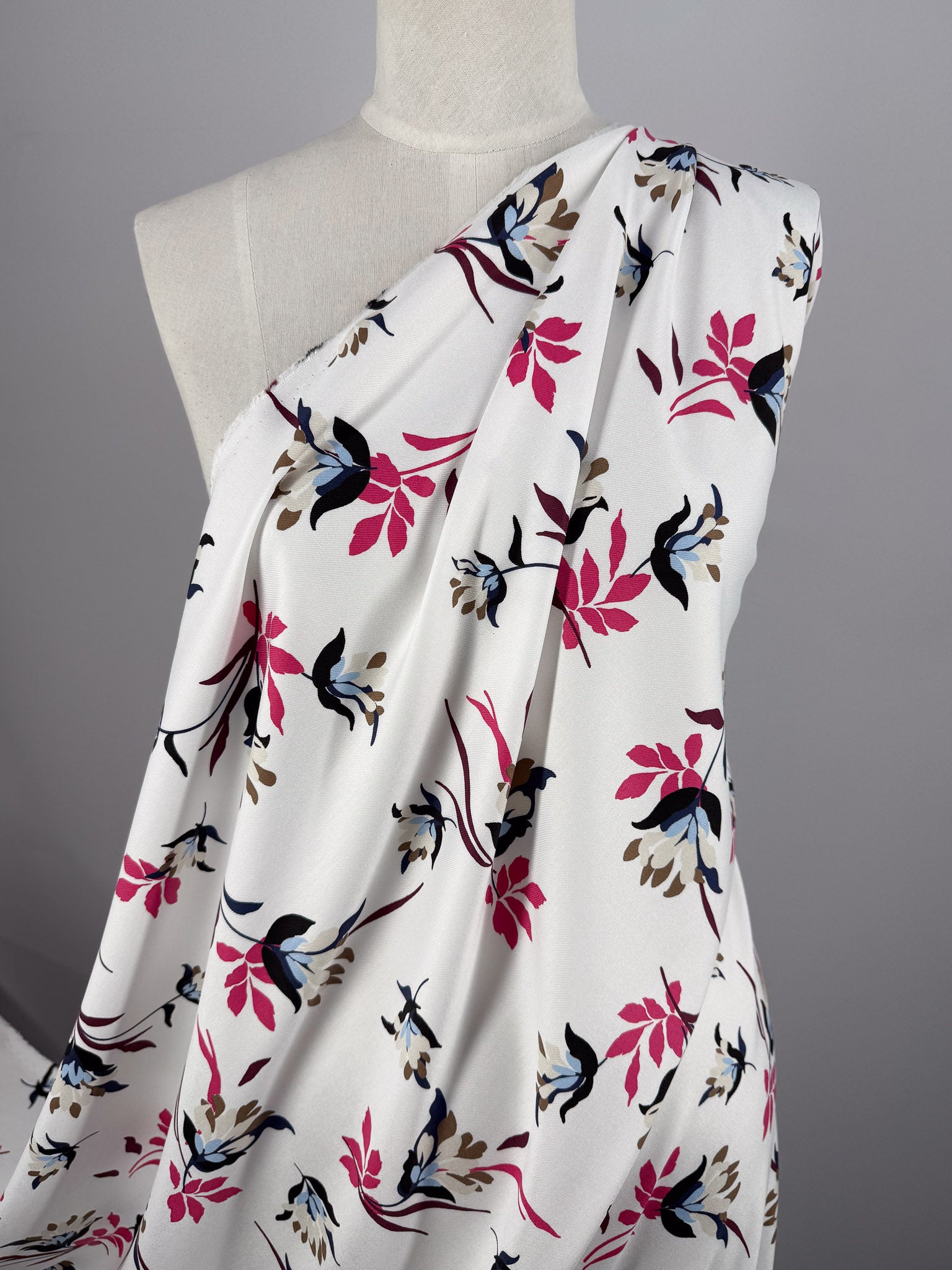 Viscose Twill - Berry Bloom - 146cm