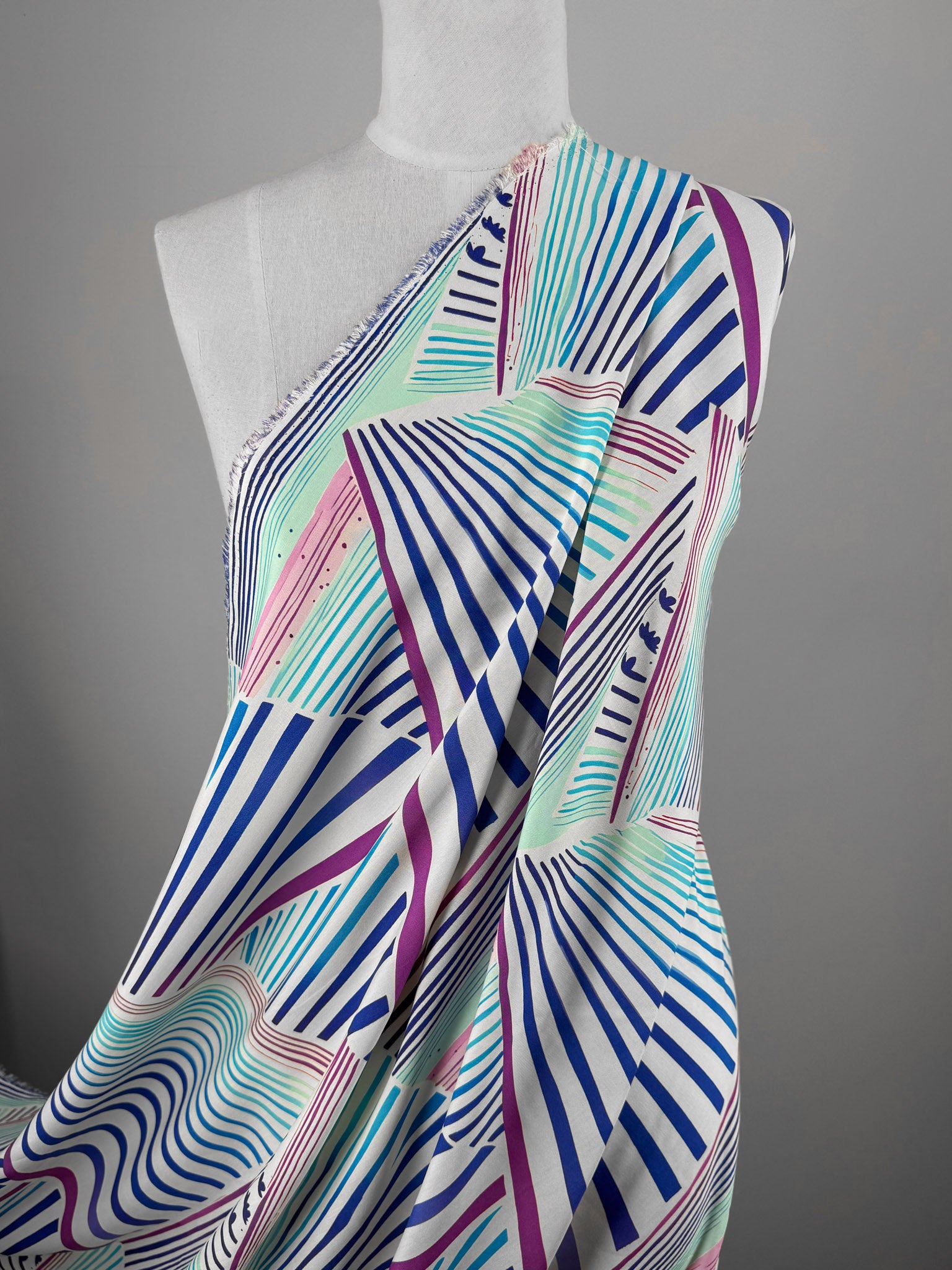 Designer Rayon - Skyline - 144cm