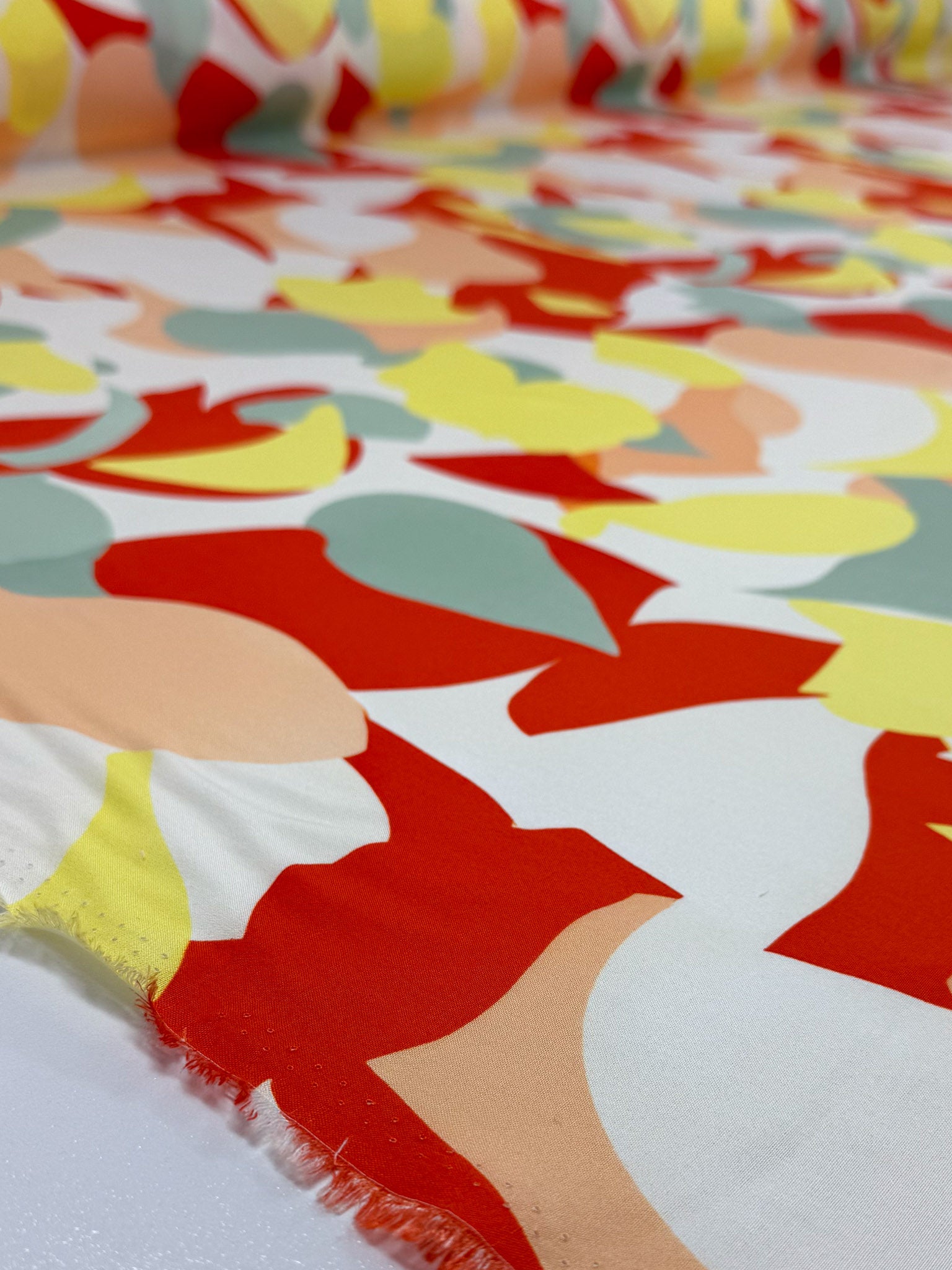 Designer Rayon - Abstract - 145cm
