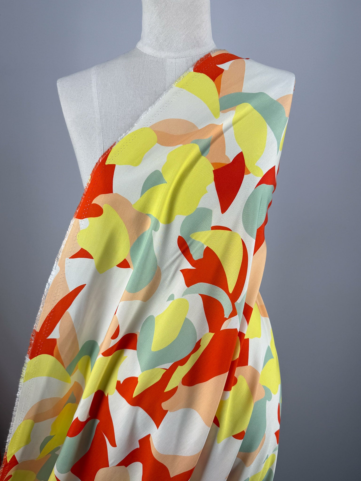 Designer Rayon - Abstract - 145cm